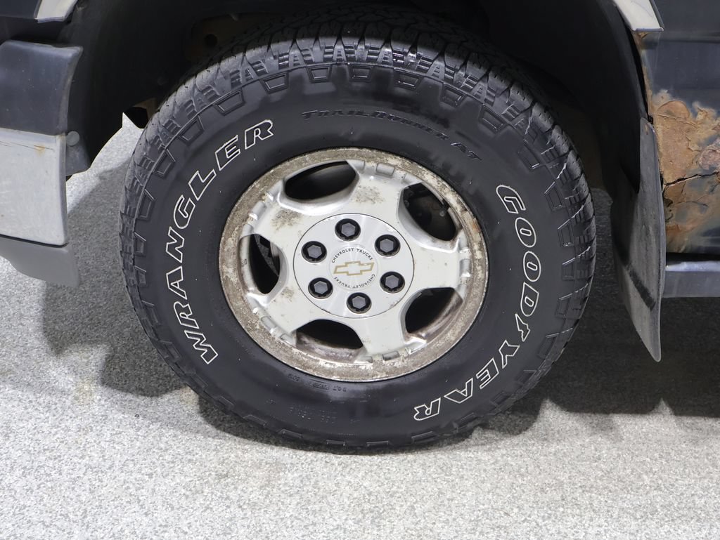 Used 2000 Chevrolet Silverado 1500 LT w/ Off-Road Chassis Pkg AWD/4WD image 16