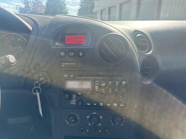 Used 2007 Pontiac Grand Prix w/ Sport Package FWD image 2