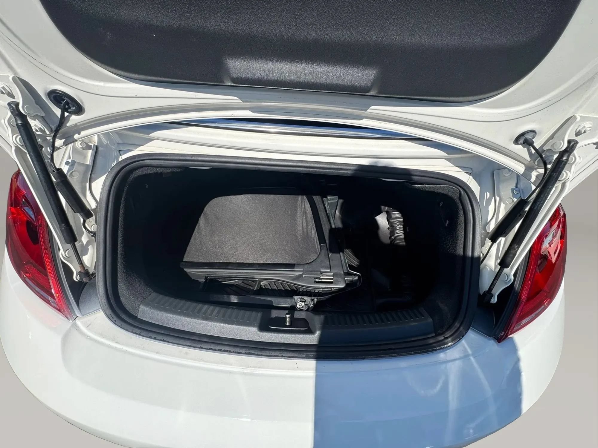 Used 2014 Volkswagen Beetle 2.5 FWD image 21