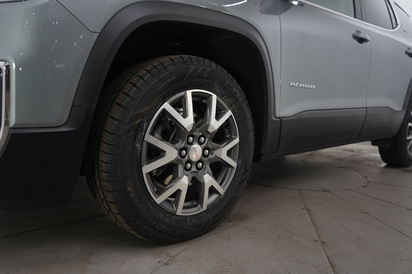 Used 2023 GMC Acadia SLE image 26