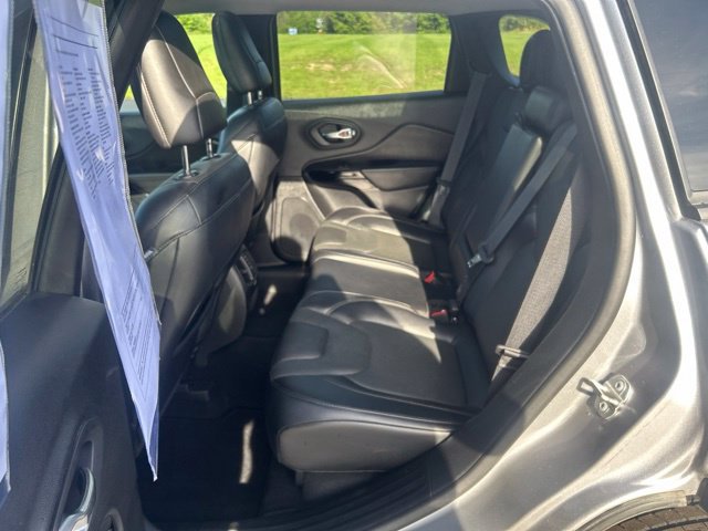 Used 2021 Jeep Cherokee Latitude Lux w/ Sun & Sound Group AWD/4WD image 45