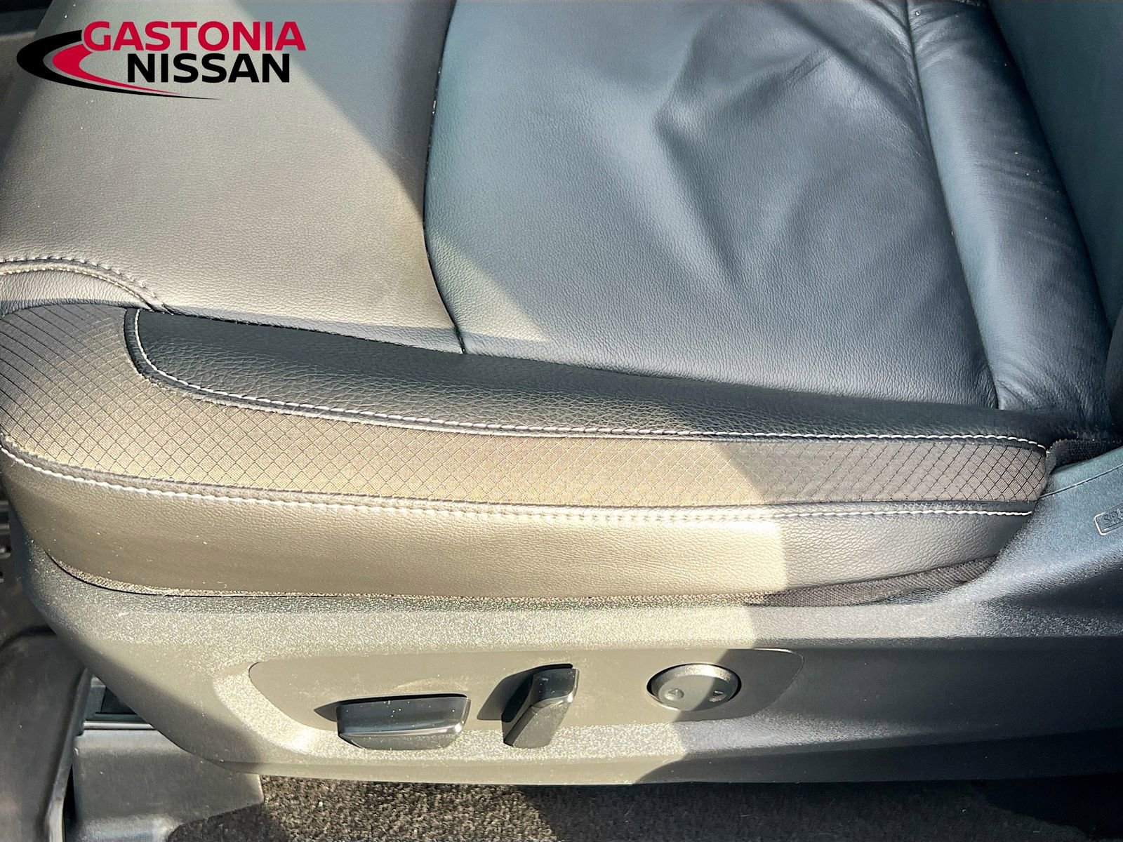 Used 2023 Nissan Pathfinder SL w/ SL Premium Package image 26