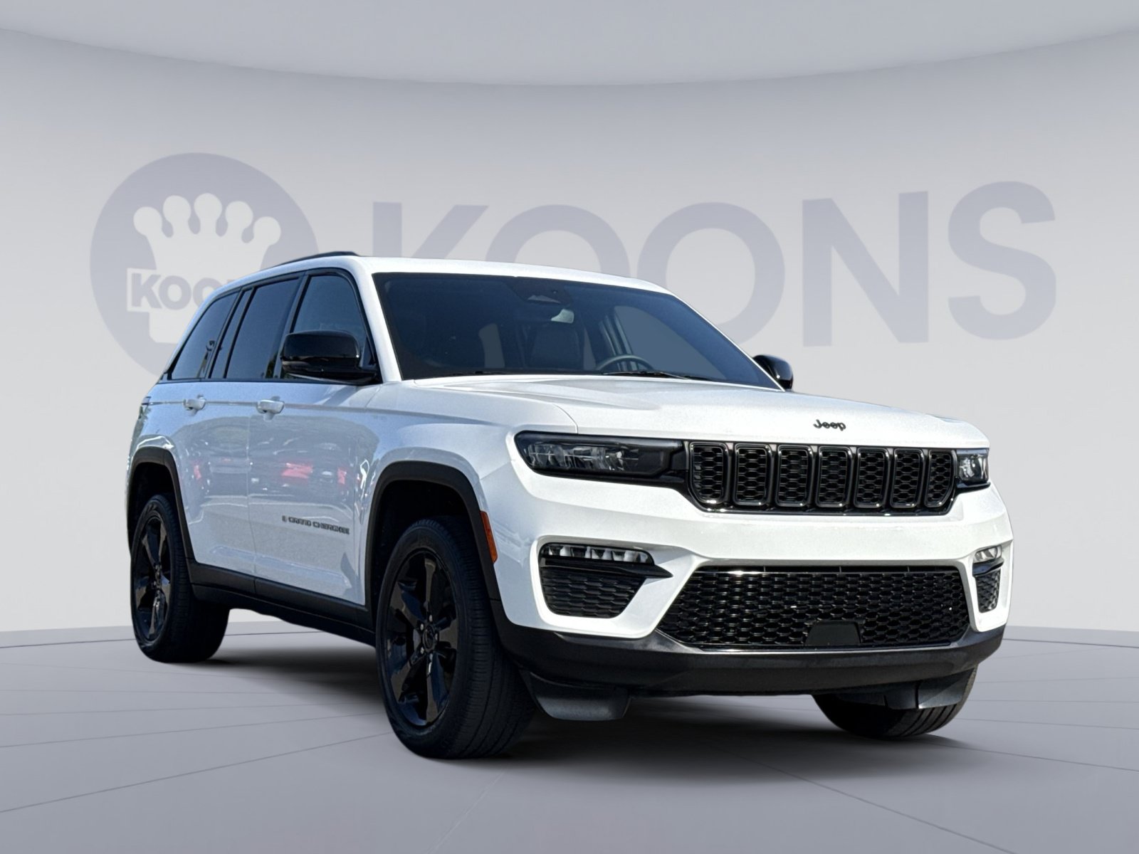 Used 2024 Jeep Grand Cherokee Limited w/ Black Appearance Package AWD/4WD image 10