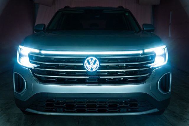 Used 2025 Volkswagen Atlas SE image 39