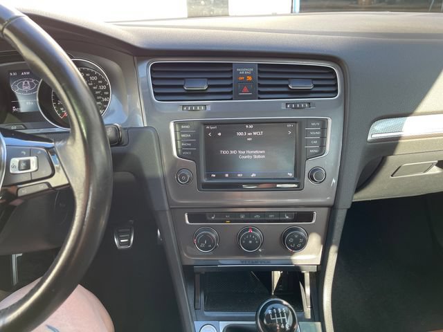 Used 2017 Volkswagen Golf Alltrack SE AWD/4WD image 17