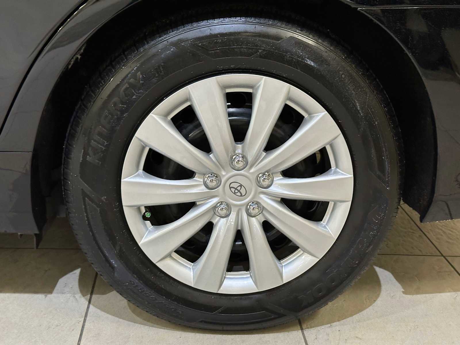 Used 2015 Toyota Camry LE image 8