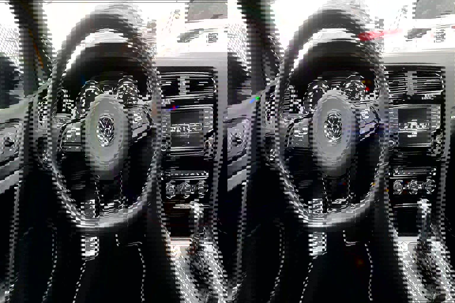 Used 2017 Volkswagen Golf R 4-Door image 5