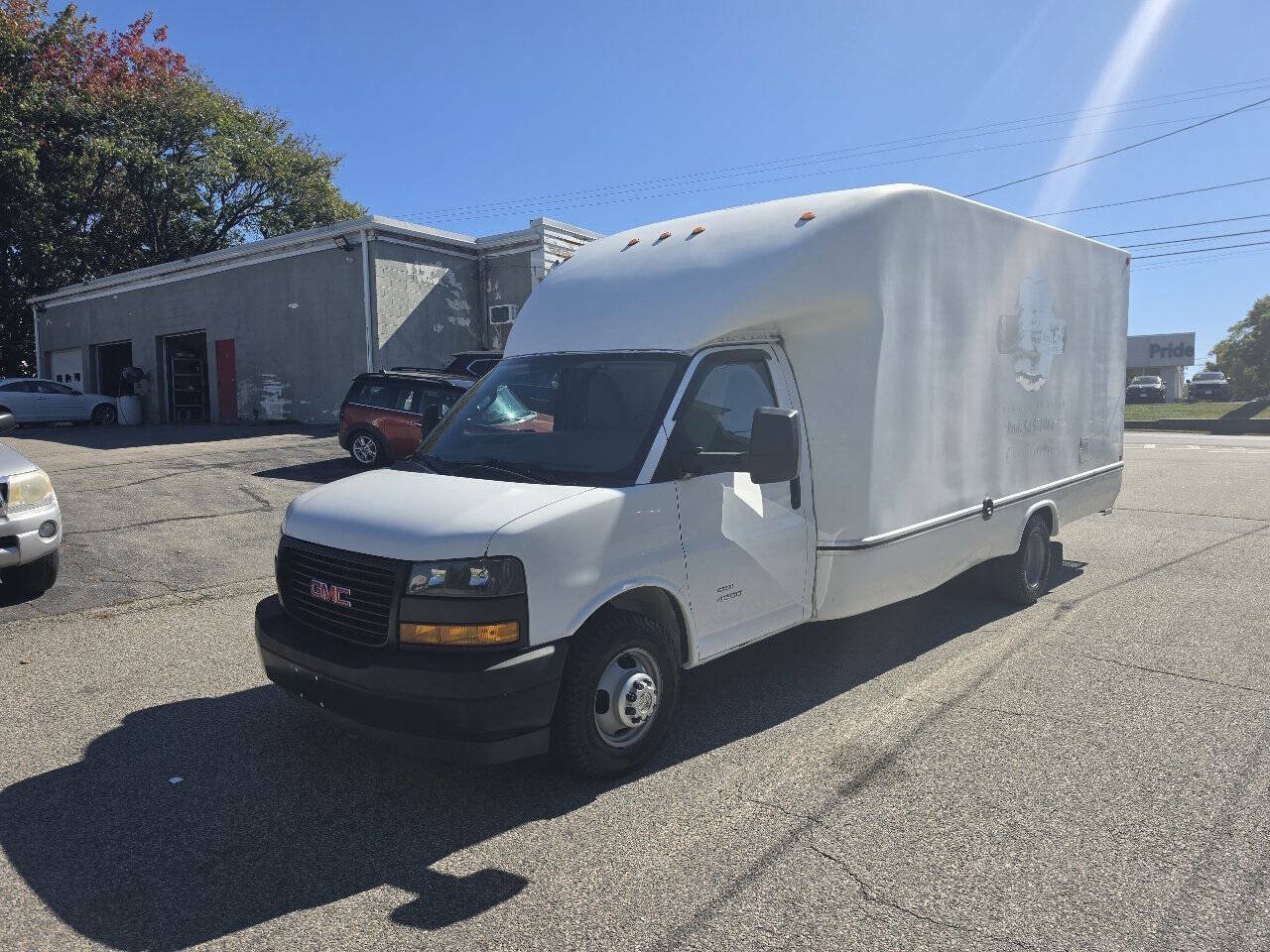 Used 2018 GMC Savana 4500 w/ Driver Convenience Package RWD image 4
