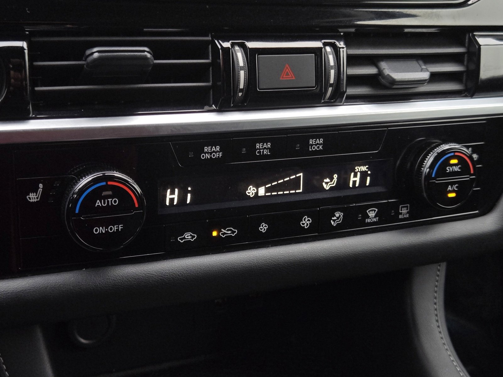 Used 2024 Nissan Pathfinder SV image 18