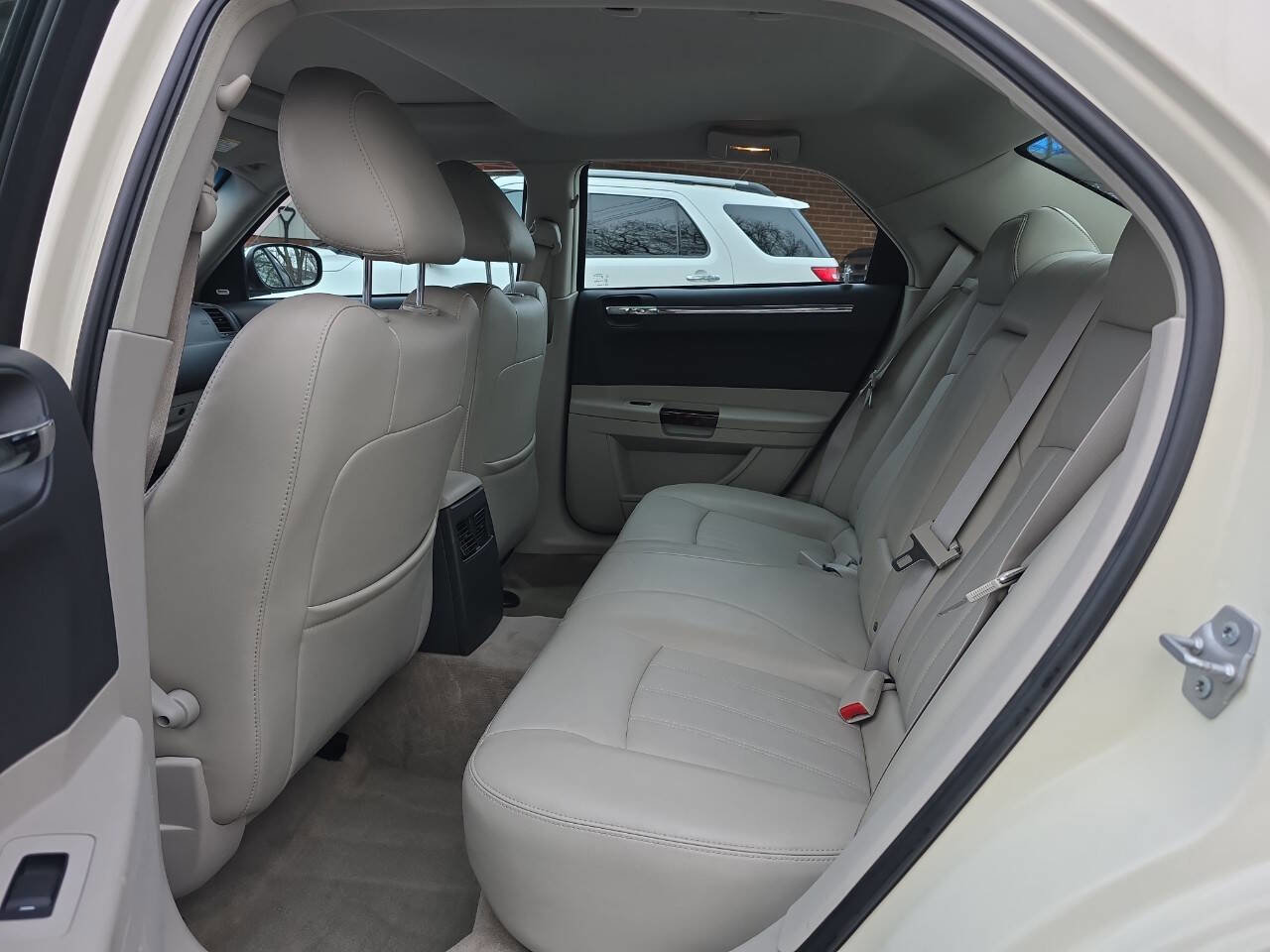 Used 2007 Chrysler 300 C RWD image 11