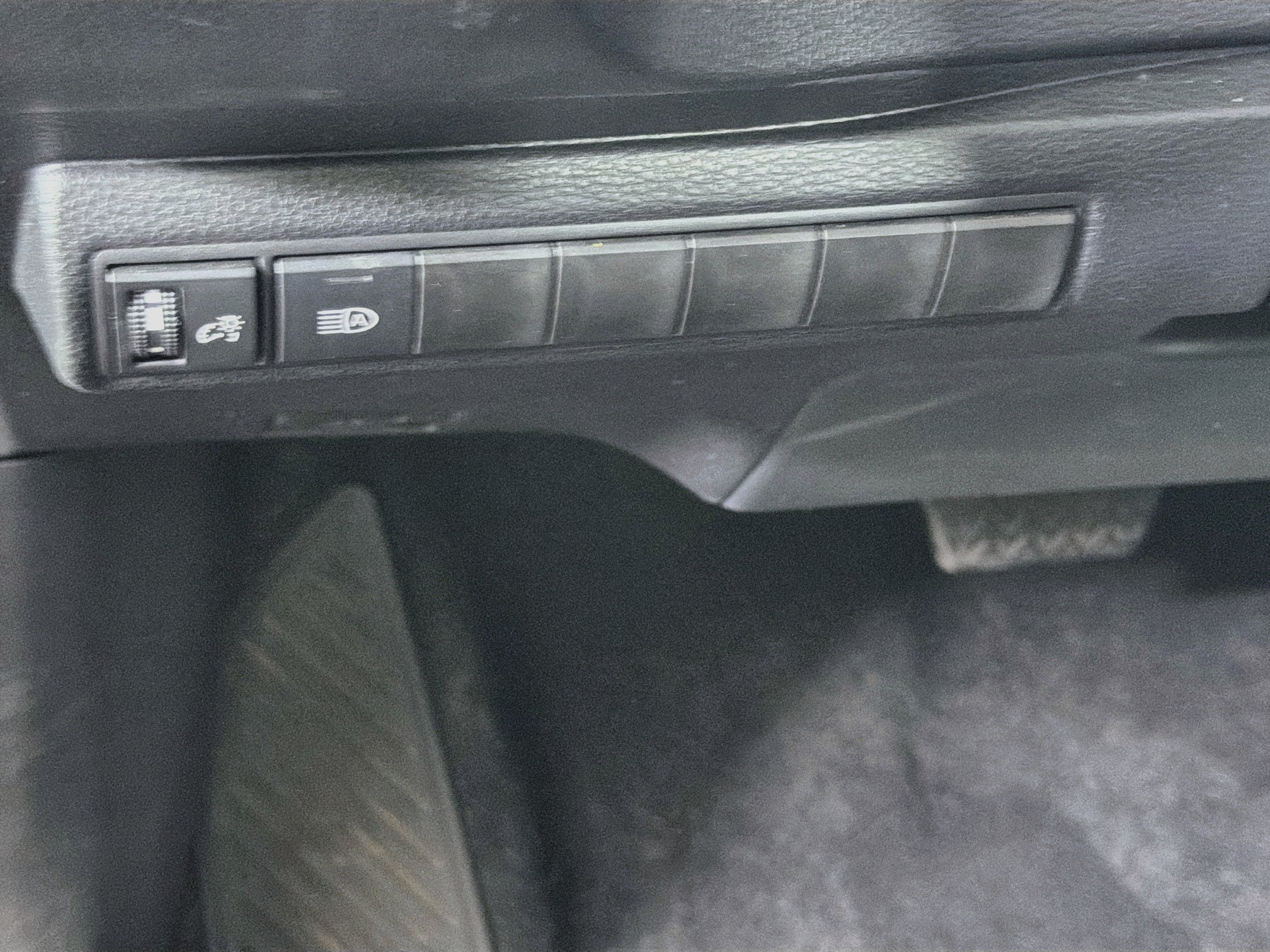 Used 2025 Toyota Corolla LE FWD image 16