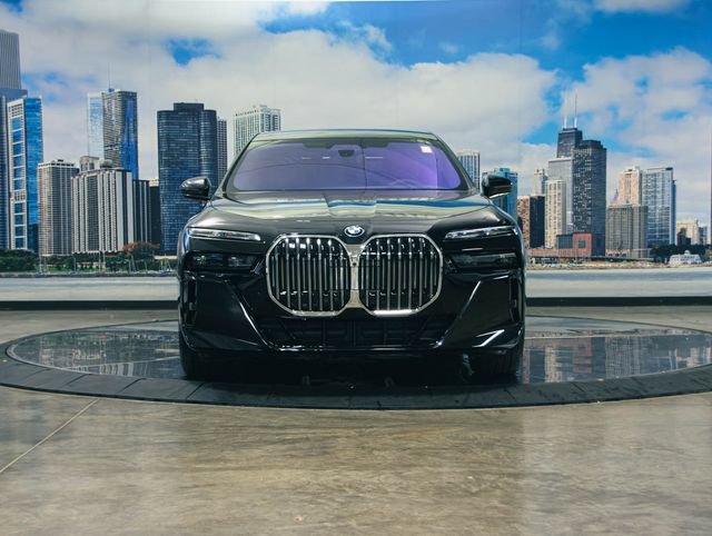 Used 2026 BMW 760i xDrive w/ Executive Package AWD/4WD image 3