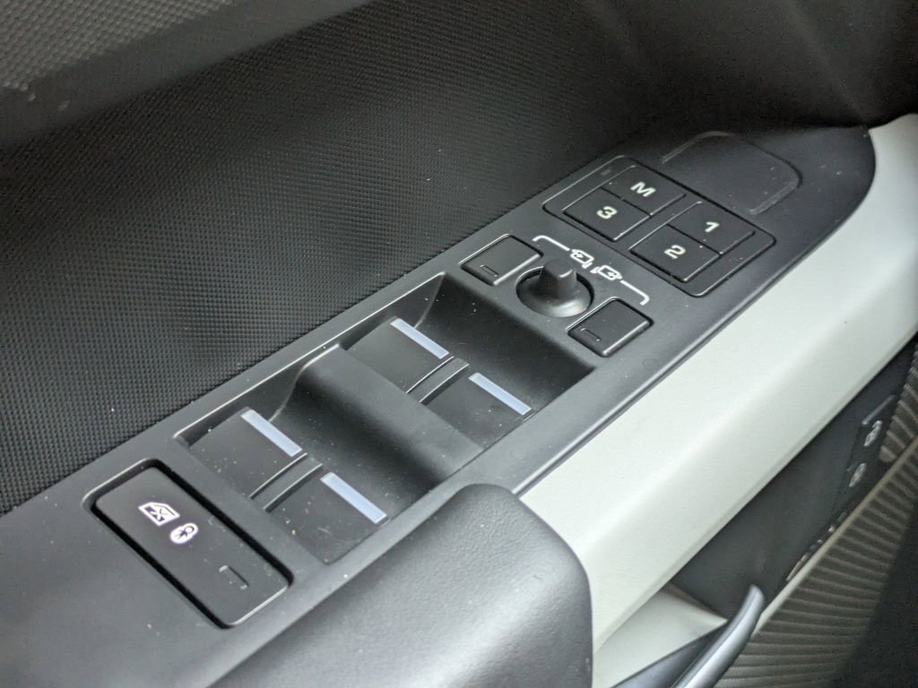 Used 2023 Land Rover Defender 130 First Edition image 26