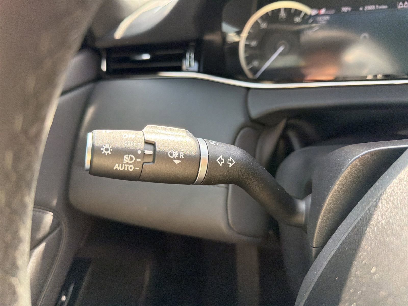 Used 2023 Land Rover Range Rover Evoque R-Dynamic SE image 37