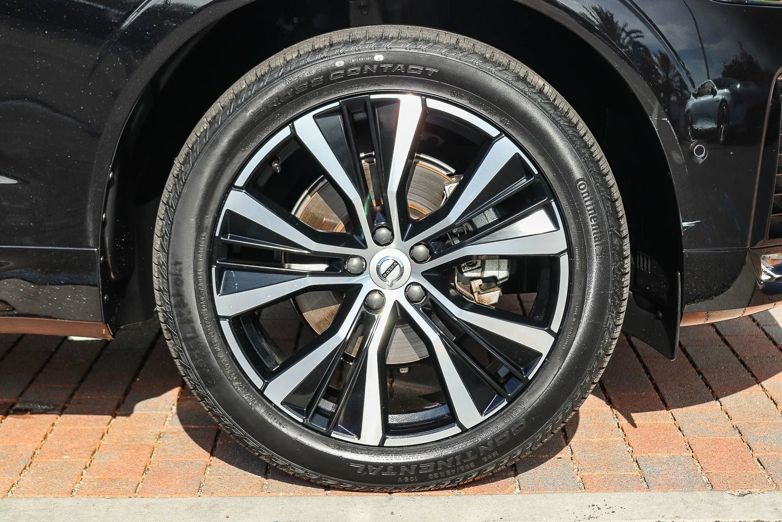 Used 2024 Volvo XC60 B5 Plus w/ Protection Package Premier AWD/4WD image 10