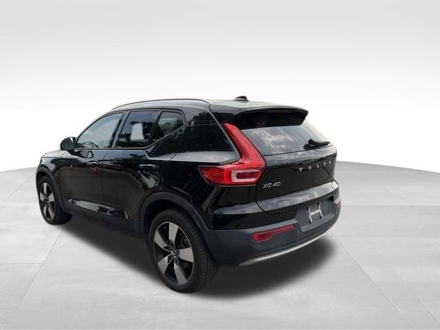 Used 2020 Volvo XC40 T5 Momentum w/ Protection Package Premier AWD/4WD image 4
