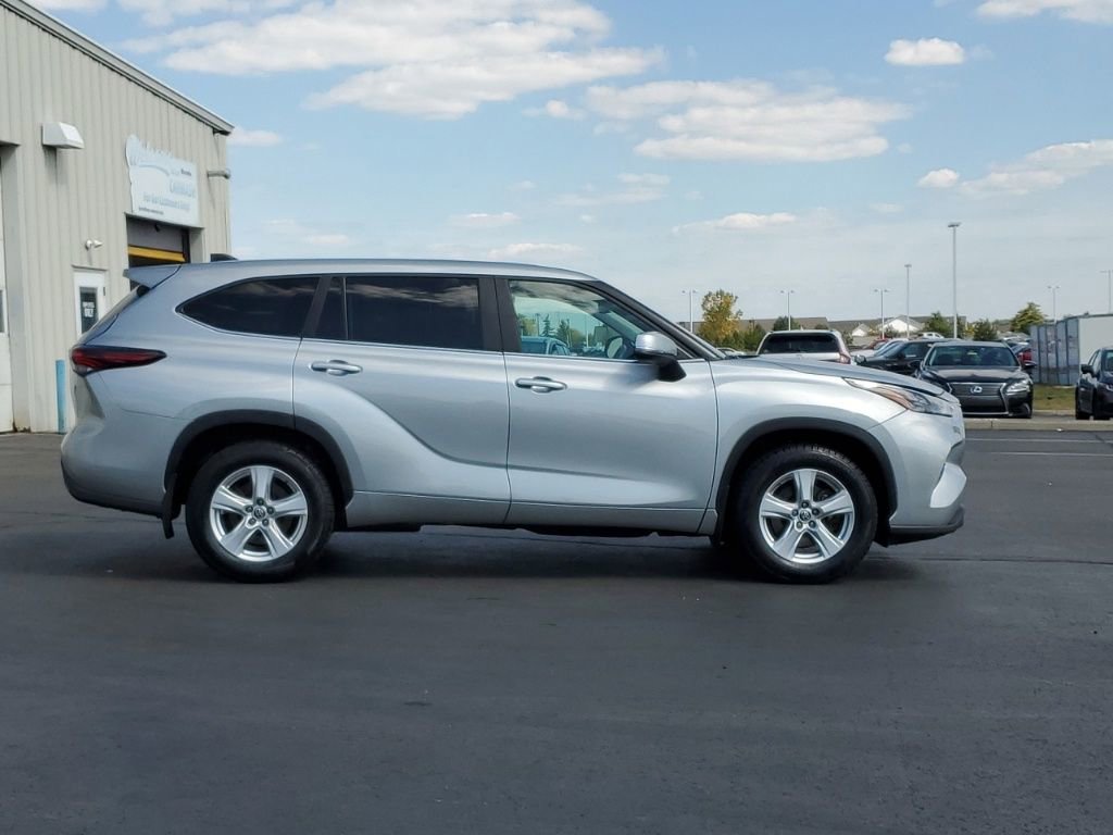 Used 2024 Toyota Highlander LE image 6
