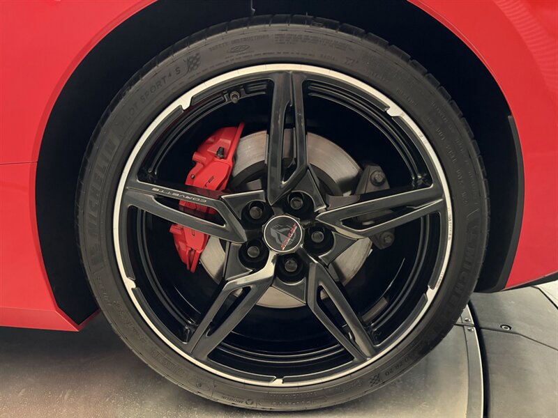 Used 2022 Chevrolet Corvette Stingray Coupe w/ Z51 2LT w/ Z51 Performance Package RWD image 12