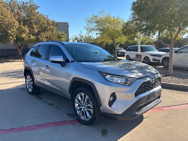 Used 2021 Toyota RAV4 XLE Premium FWD image 3