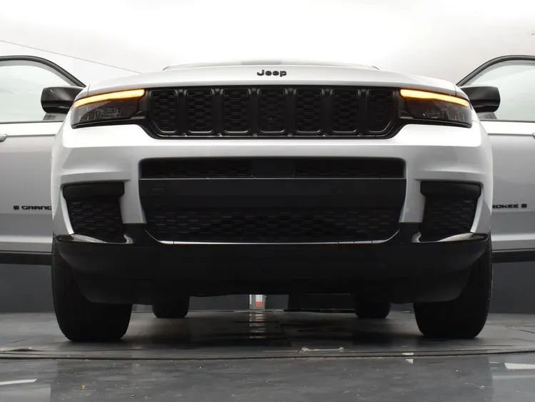 Used 2024 Jeep Grand Cherokee L Laredo image 11