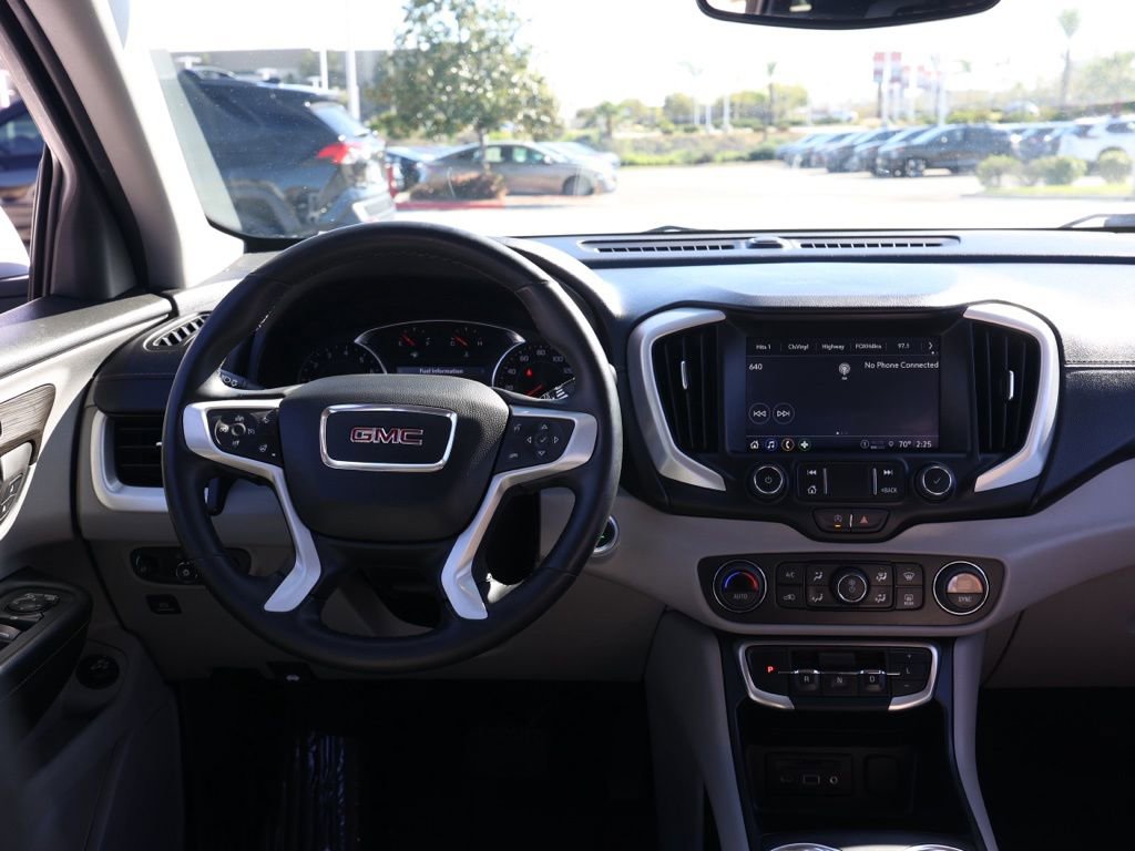 Used 2024 GMC Terrain SLT image 22