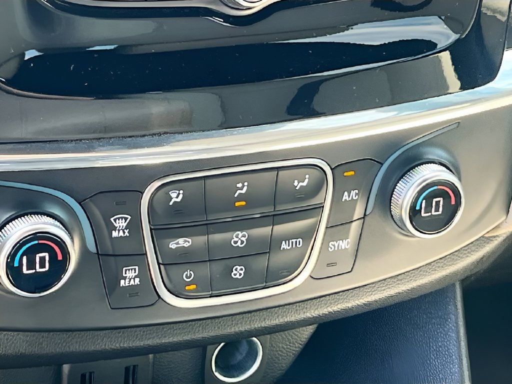 Used 2023 Chevrolet Traverse LS FWD image 15