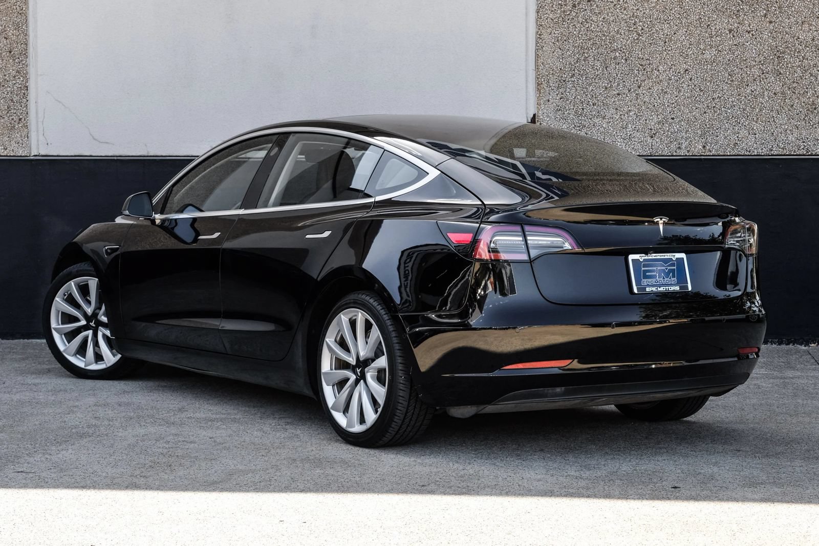 Used 2018 Tesla Model 3 Long Range RWD image 9