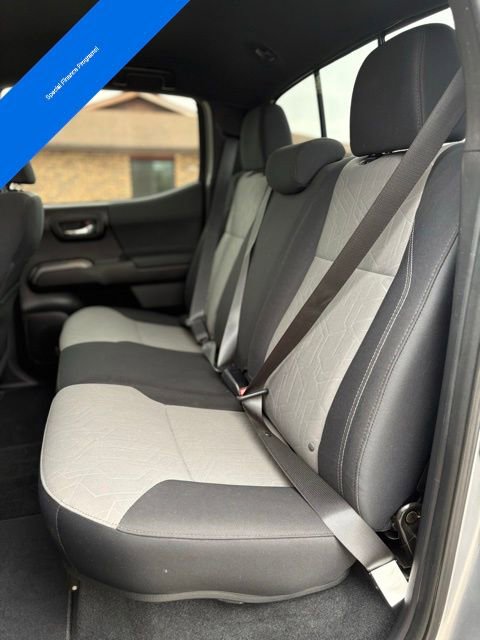 Used 2020 Toyota Tacoma SR5 AWD/4WD image 28