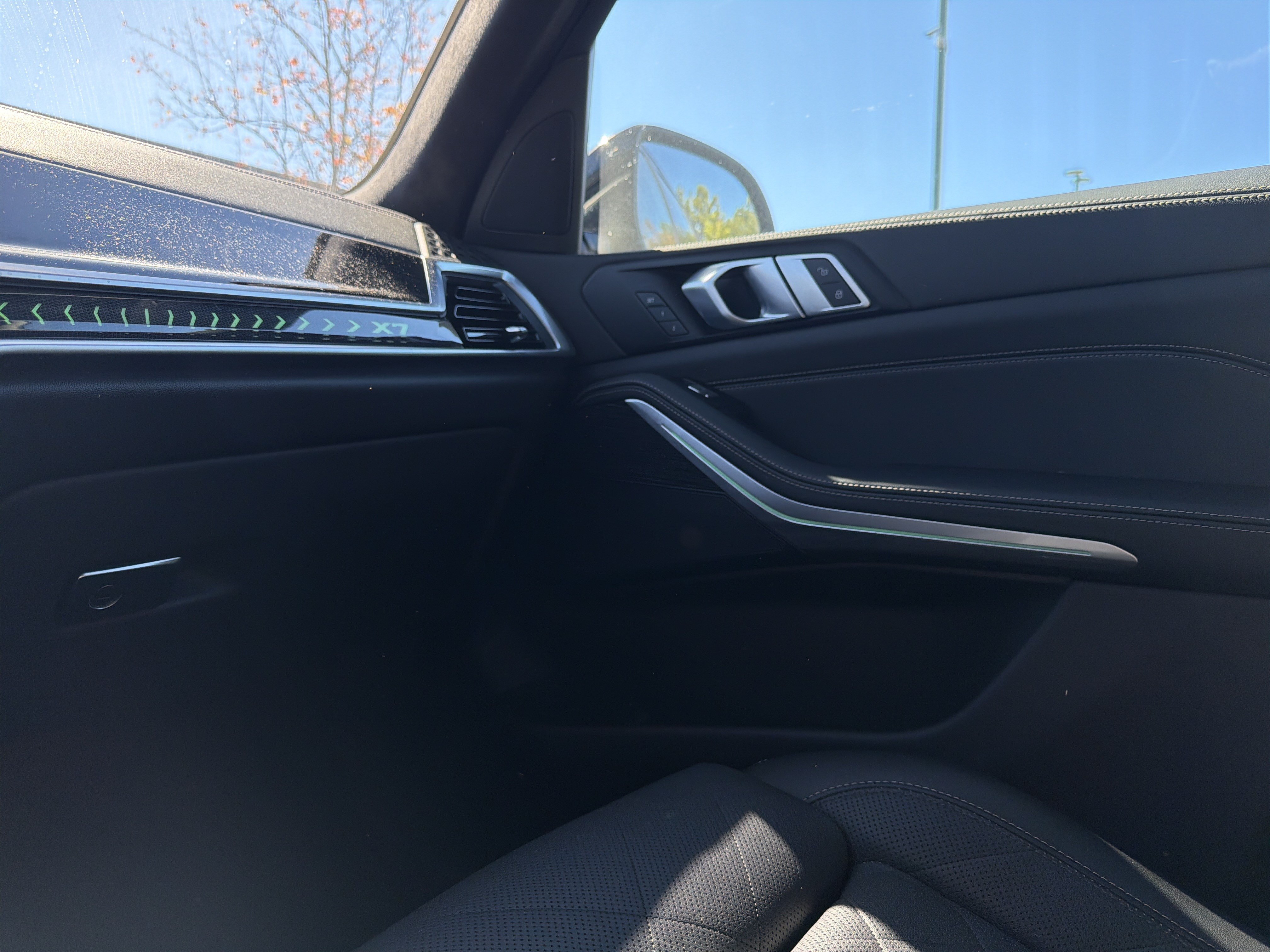 Used 2024 BMW X7 xDrive40i w/ M Sport Package AWD/4WD image 25