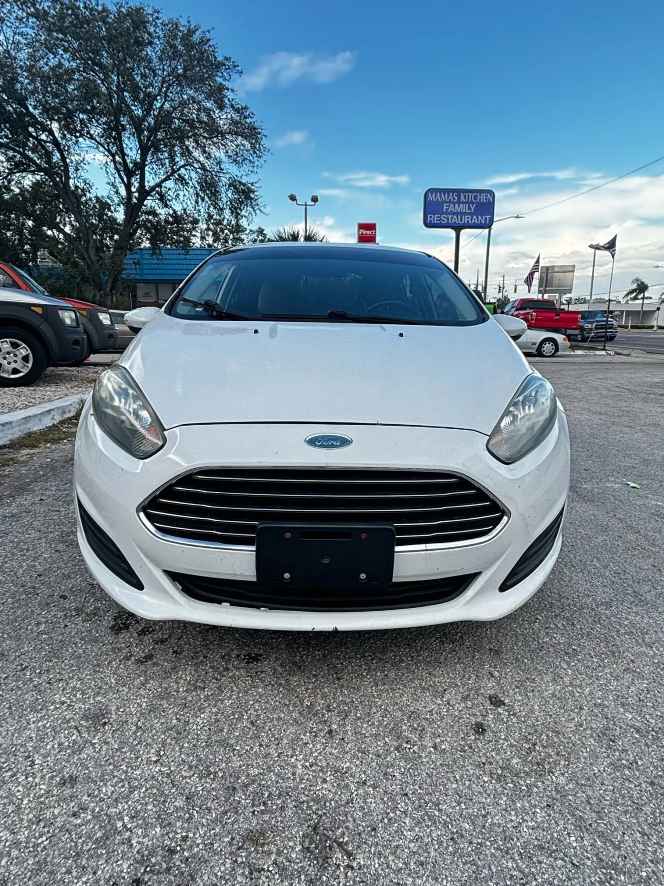 Used 2014 Ford Fiesta SE w/ Comfort Package image 4