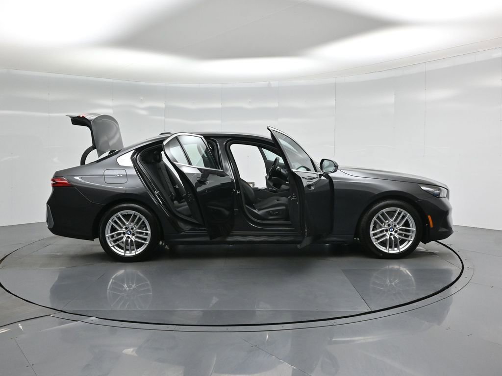 Used 2025 BMW 530i image 5
