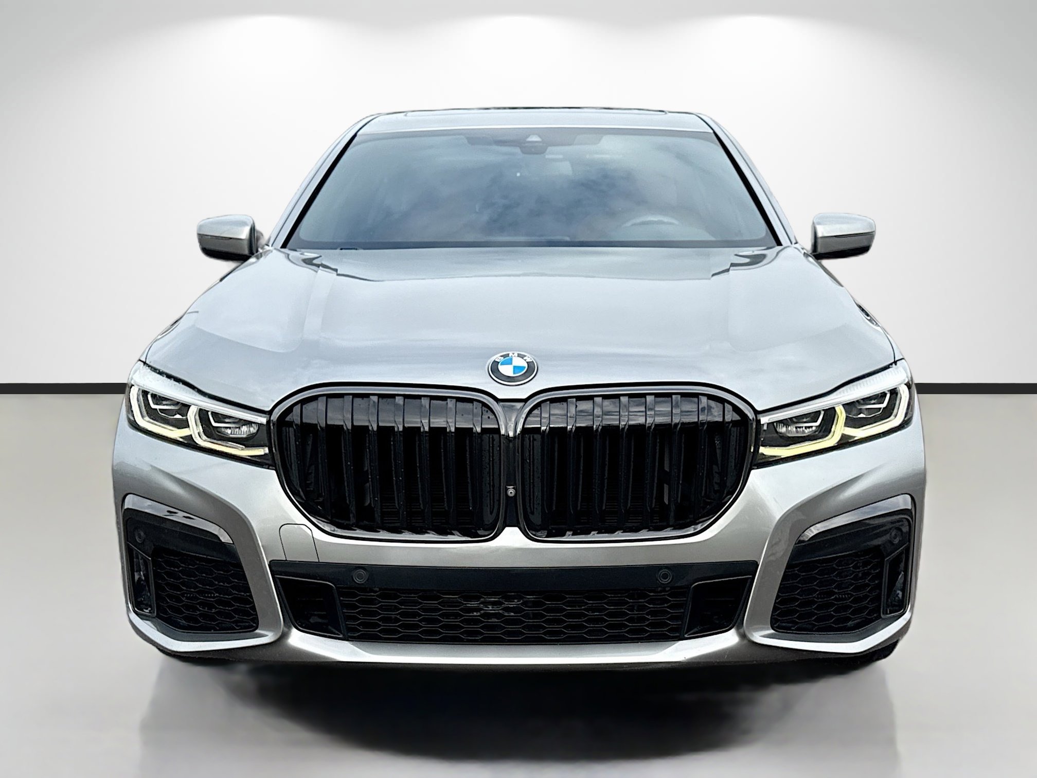 Used 2020 BMW 740i w/ M Sport Package image 8
