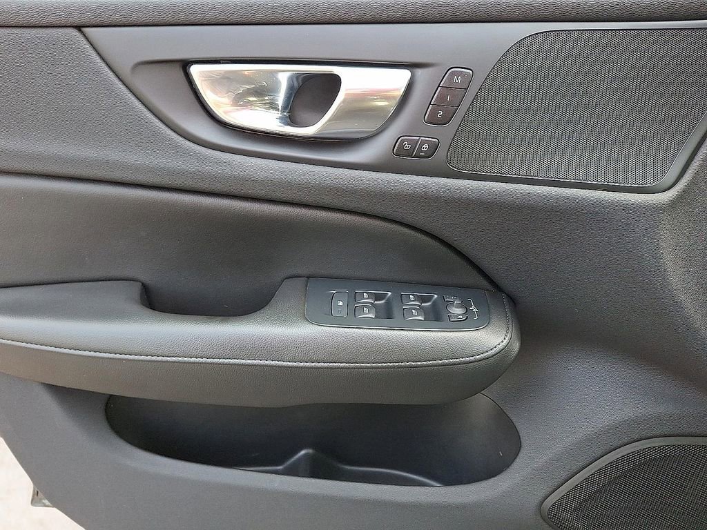 Used 2022 Volvo S60 B5 Momentum w/ Climate Package image 23