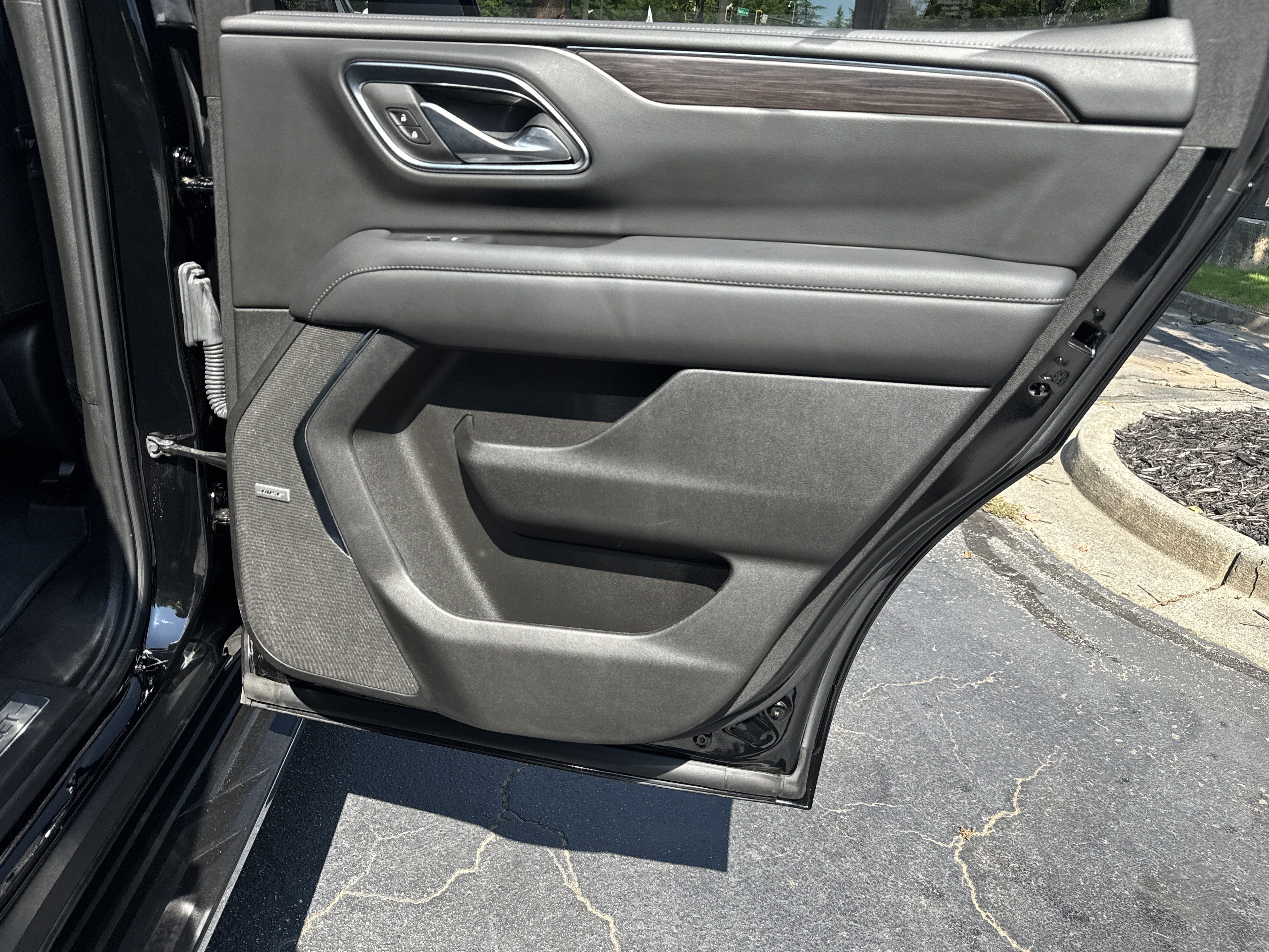 Used 2024 Chevrolet Tahoe LT w/ LT Signature Plus Package RWD image 18