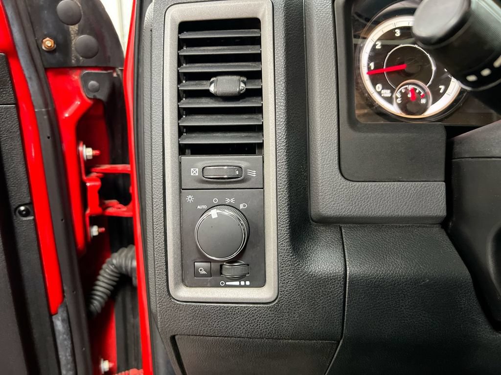 Used 2015 RAM 2500 Tradesman w/ Chrome Appearance Group AWD/4WD image 17