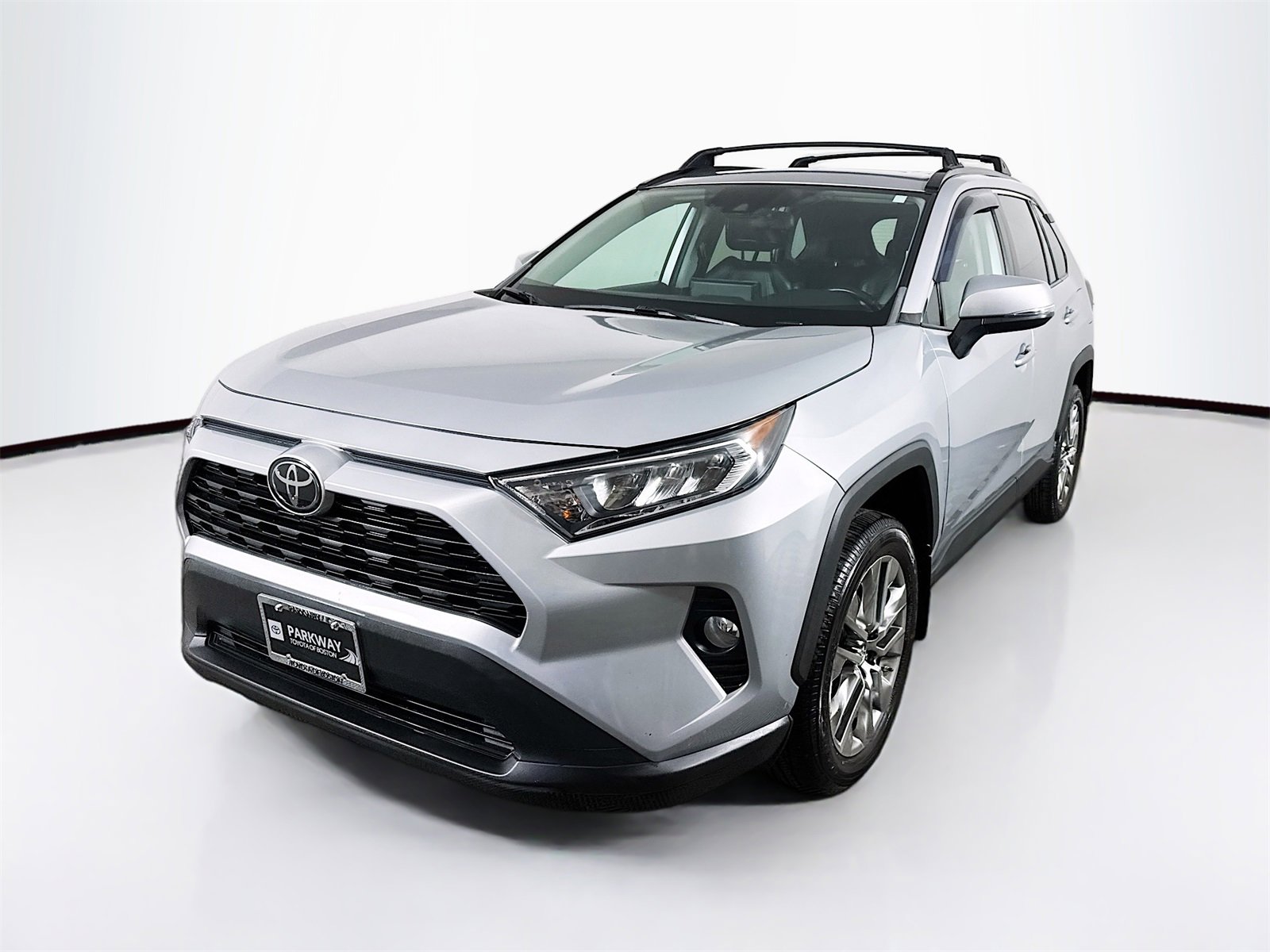 Used 2019 Toyota RAV4 XLE Premium image 3