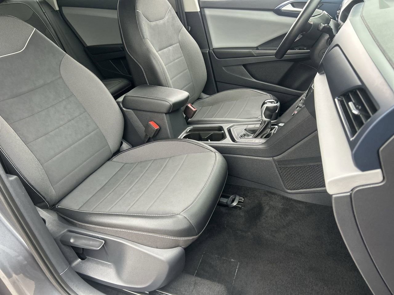 Used 2023 Volkswagen Taos SE image 7