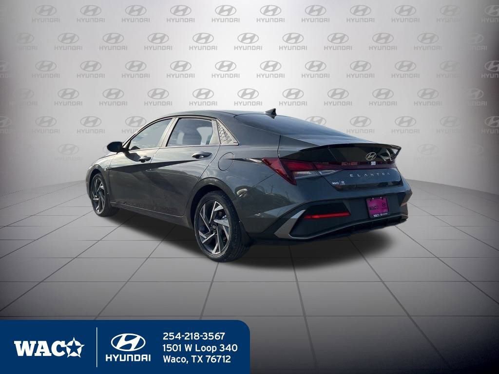 Used 2025 Hyundai Elantra Sport image 5