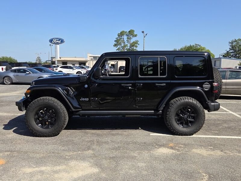 Used 2024 Jeep Wrangler Unlimited Rubicon 4xe AWD/4WD image 5