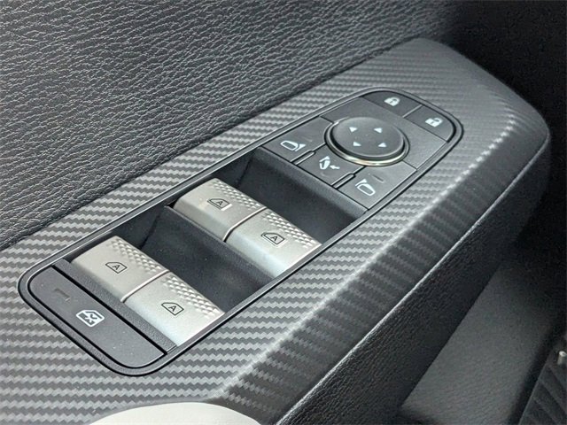 New 2025 Mitsubishi Outlander SE image 31