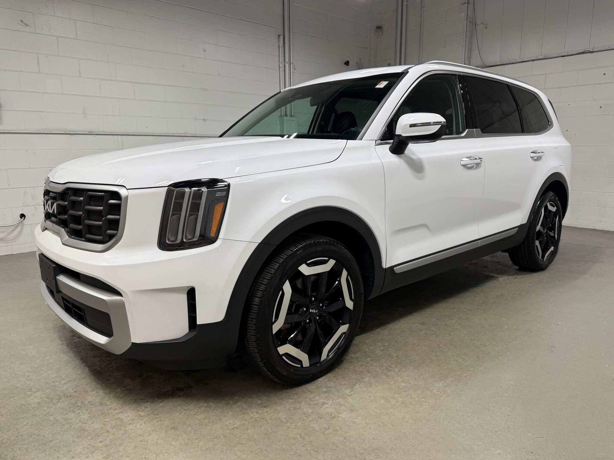 Used 2024 Kia Telluride S w/ S Sunroof Package