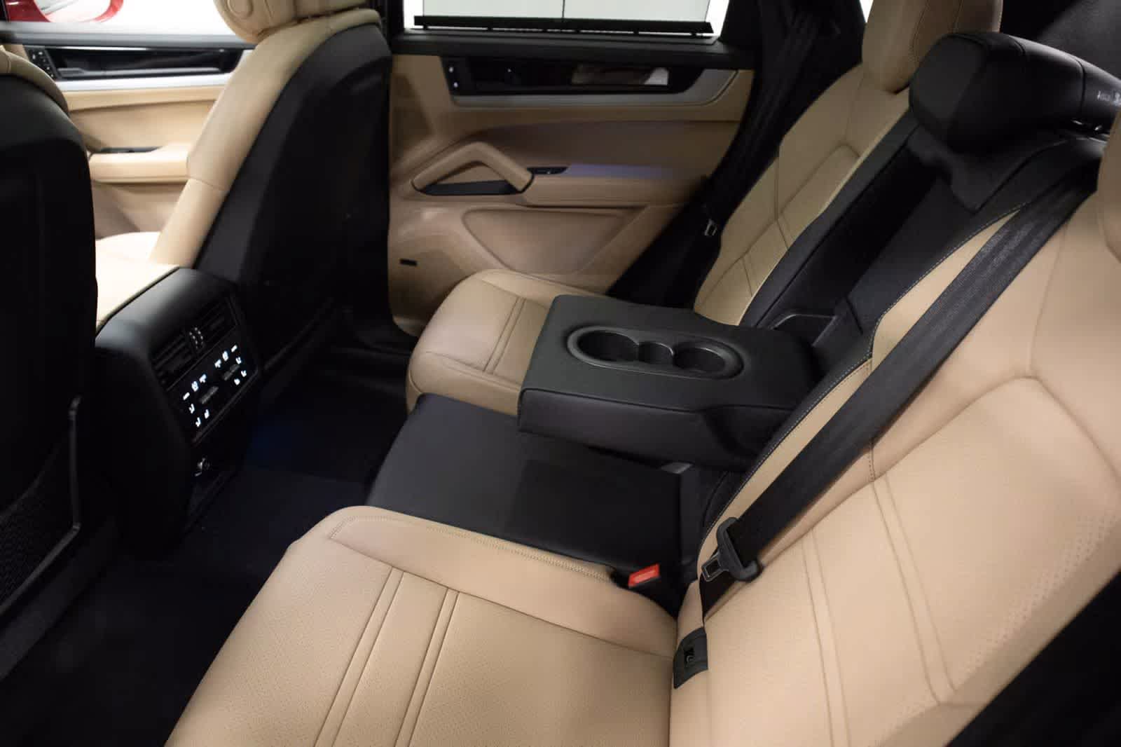 Certified 2025 Porsche Cayenne Coupe image 37