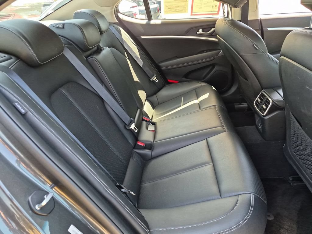 Used 2025 Genesis G70 2.5T RWD image 30