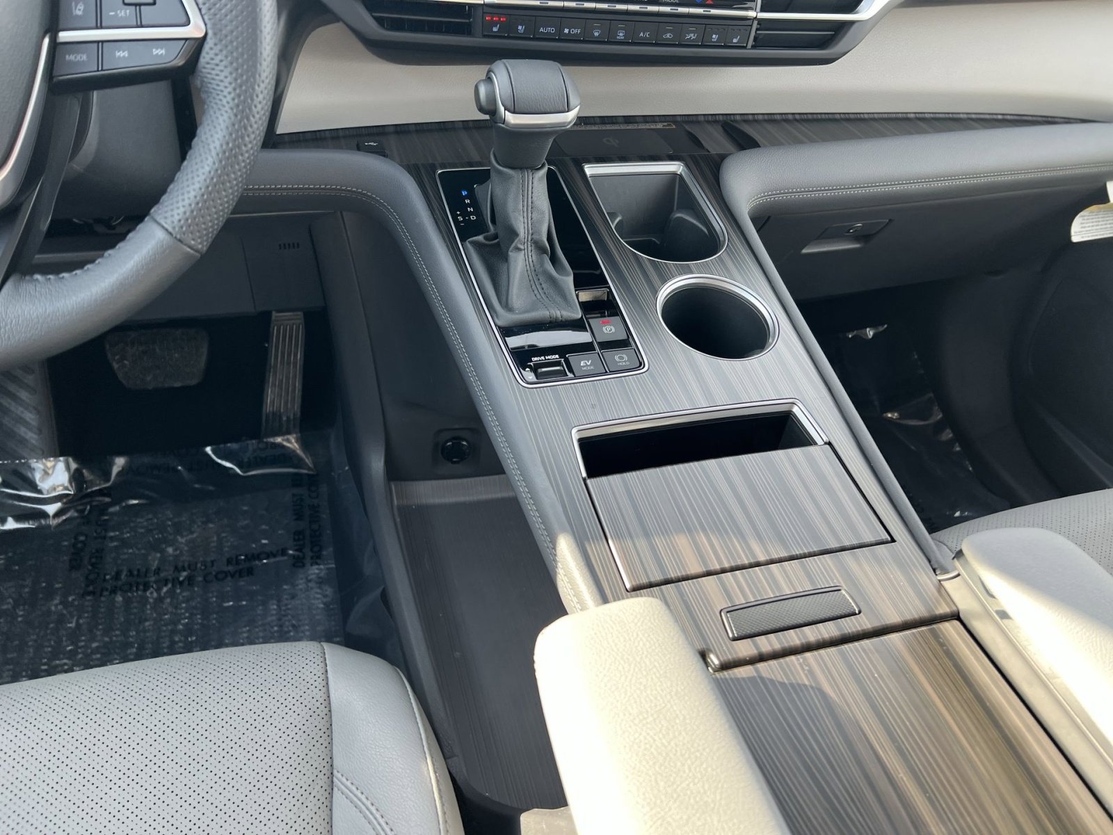 Used 2024 Toyota Sienna Limited image 23