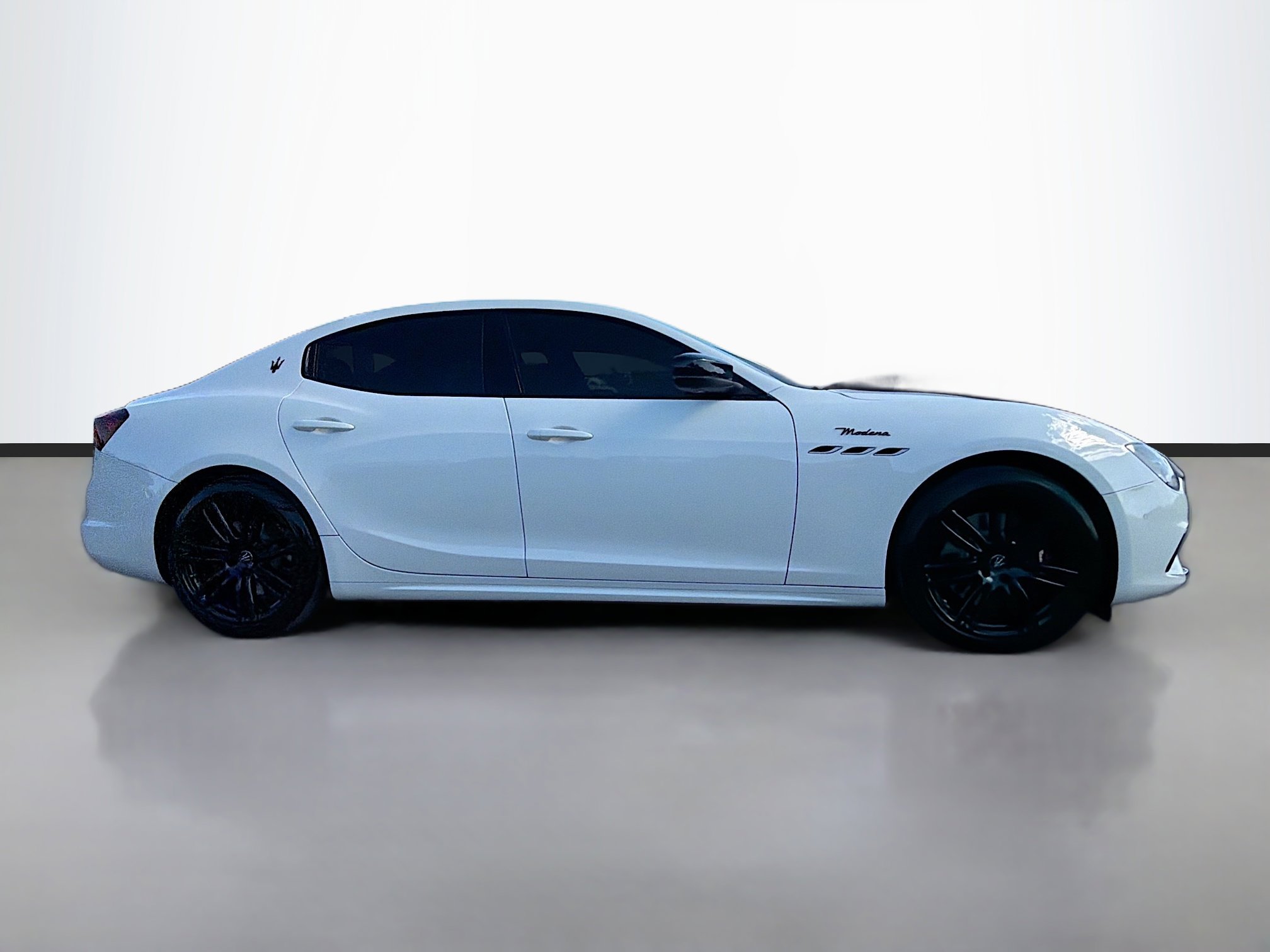 Used 2023 Maserati Ghibli Modena image 2