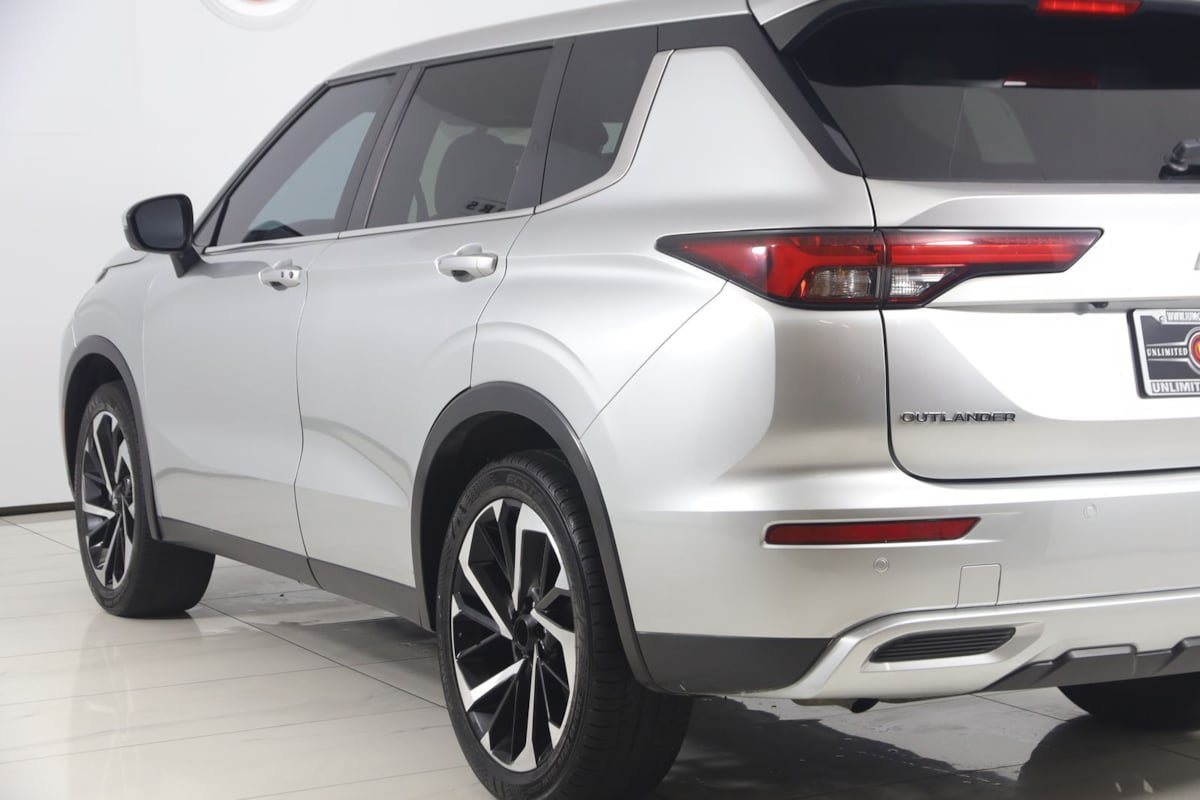 Used 2024 Mitsubishi Outlander SE AWD/4WD image 25