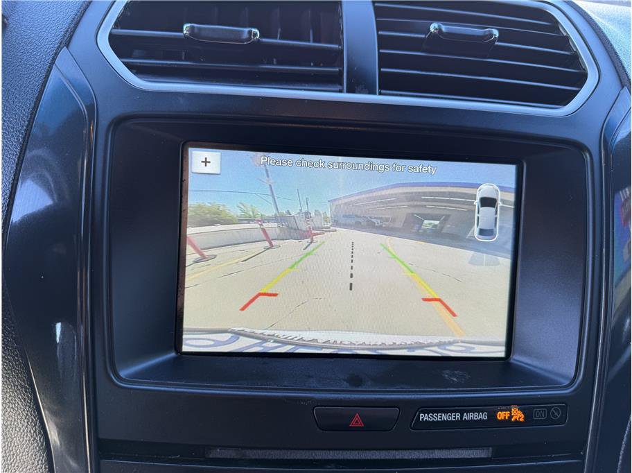 Used 2017 Ford Explorer XLT w/ Equipment Group 201A FWD image 29