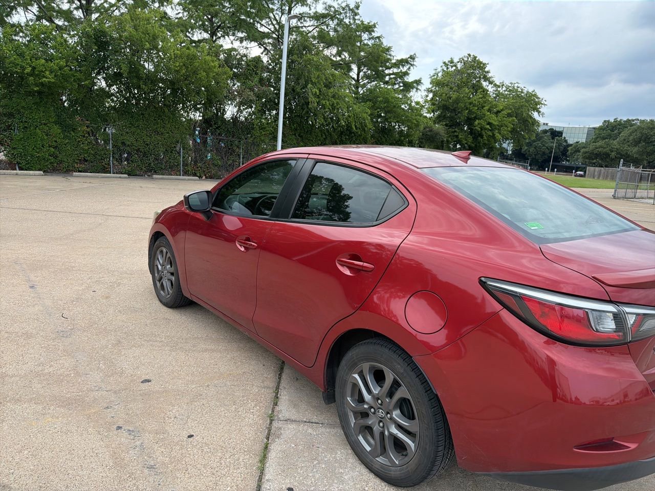 Used 2019 Toyota Yaris LE FWD image 4