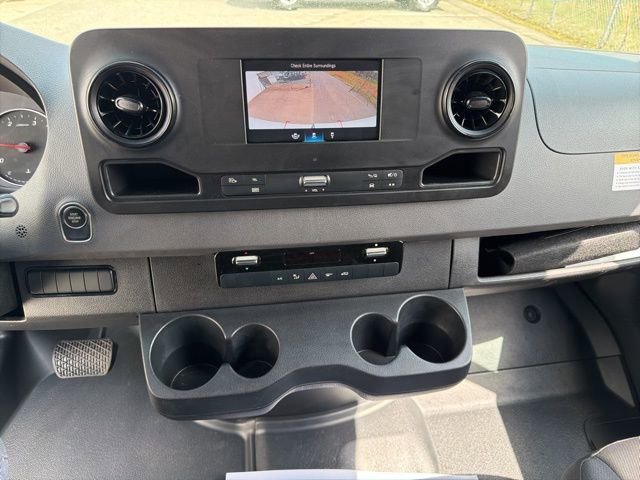 Used 2024 Mercedes-Benz Sprinter 2500 image 26