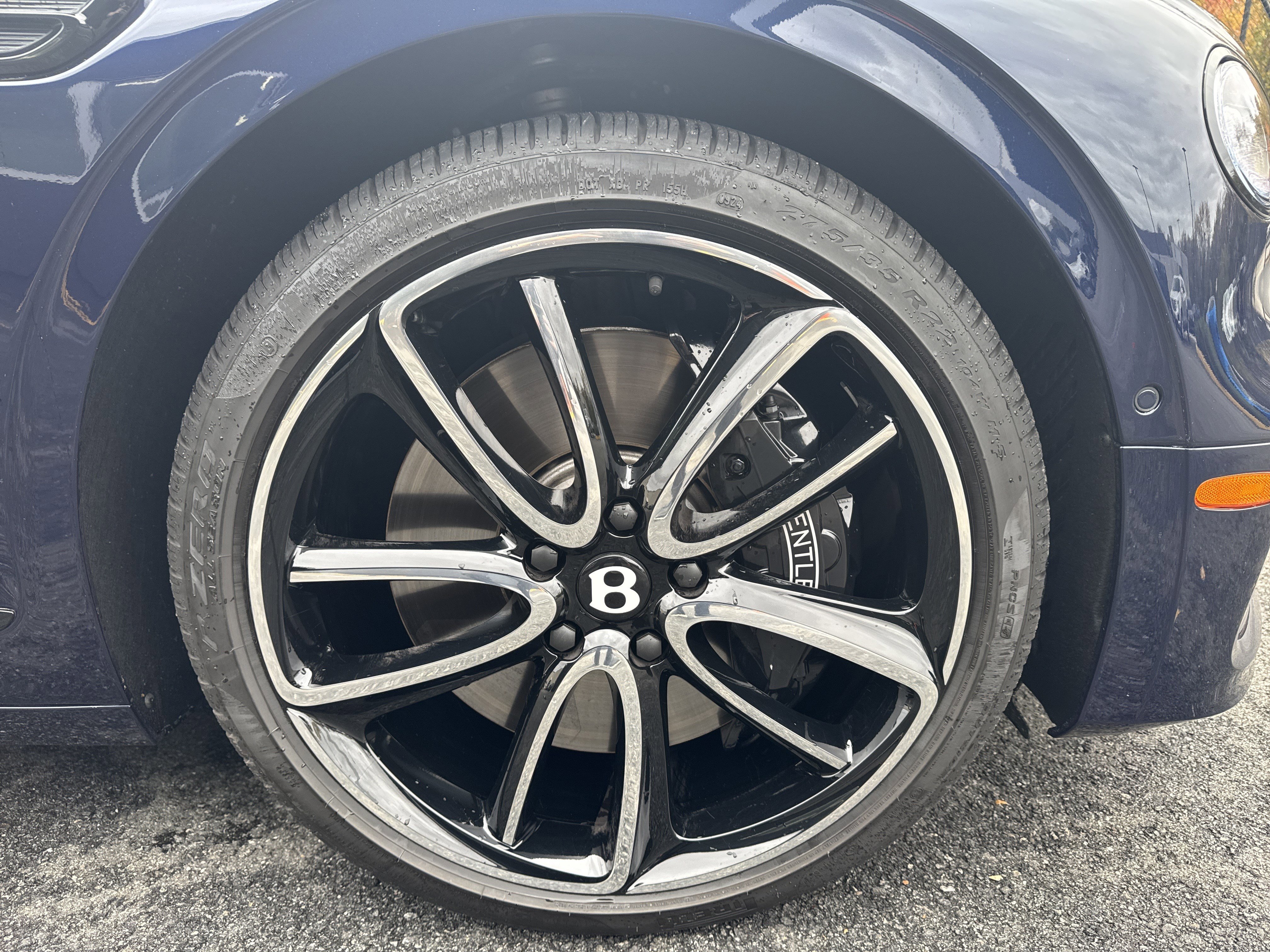 Used 2024 Bentley Flying Spur V8 image 32